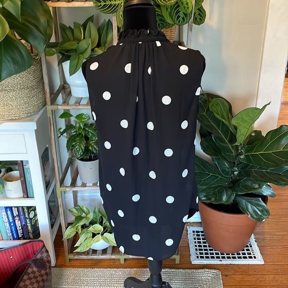 Ann Taylor sleeveless polka dot top - Picture 3 of 5